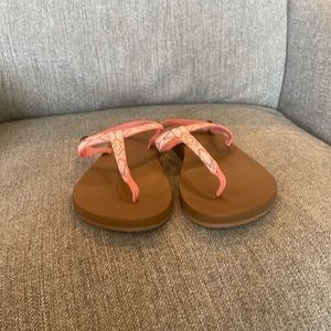 Reef flip flops, size 9.5, coral color